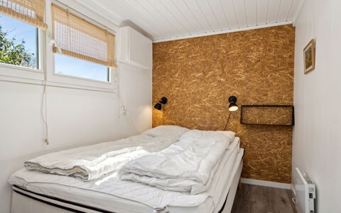 Sölvy - 300M from the Sea: Legna, Pavimentazione, Interior Design, Pavimento, Camera Da Letto, Letto, Lenzuolo, Bedding, Camera, Soffitto