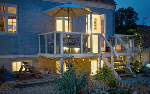 Hebba - 125M from the Sea: Legna, Mobilia, Appartamento, Camera, Soffitto, Color Legno, Sedia, Latifoglie, Vernice, Legname