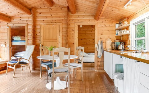 Juho - 700M from the Sea: Mobilia, Interior Design, Pavimentazione, Pavimento, Soffitto, Camera, Sedia, Tavolo, Appartamento, Cucina & Sala Da Pranzo Tavolo