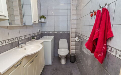 Rukanlyhty: Idraulico Fixture, Lavello, Lavandino Del Bagno, Bagno, Pavimentazione, Rubinetto, Pavimento, Idraulico, Interior Design, Gabinetto