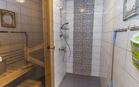 Rukanlyhty: Pavimentazione, Idraulico Fixture, Pavimento, Bagno, Interior Design, Piastrella, Idraulico, Camera, Doccia, Soffione Doccia
