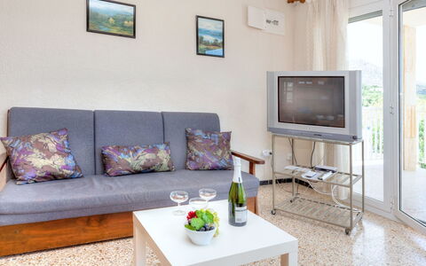 El Port de la Selva 101: Tavolo, Mobilia, Proprietà, Divano, Verde, Comfort, Cornice, Soggiorno, Interior Design, Illuminazione