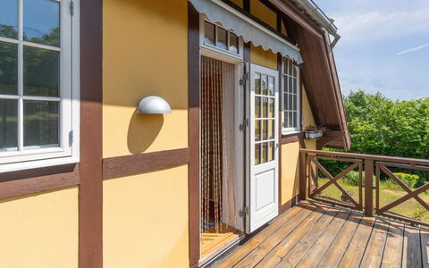 Vanta - 50M from the Sea: Legna, Mobilia, Appartamento, Camera, Soffitto, Color Legno, Sedia, Latifoglie, Vernice, Legname