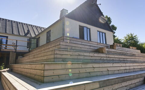 Agir - 200M from the Sea: Legna, Tetto, Architettura, Casa, Casa, Villetta, Raccordo, Latifoglie, Pendenza, Estate