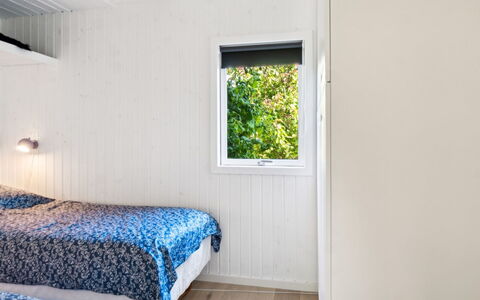 Manko - 250M from the Sea: Parete, Legna, Camera Da Letto, Pavimento, Pavimentazione, Casa, Soffitto, Lenzuolo, Bedding, Letto