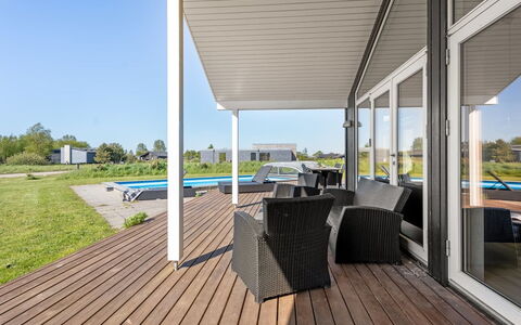 Kiersten - 800M from the Sea: Tetto, Casa, Casa, Villetta, Porta, Raccordo, Deck, Portico, Plank, Latifoglie