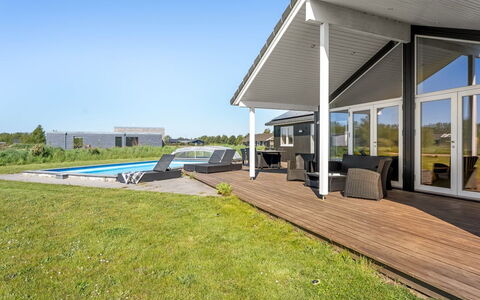 Kiersten - 800M from the Sea: Tetto, Casa, Casa, Villetta, Porta, Raccordo, Deck, Portico, Plank, Latifoglie