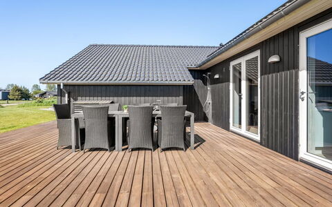 Kiersten - 800M from the Sea: Tetto, Casa, Casa, Villetta, Porta, Raccordo, Deck, Portico, Plank, Latifoglie