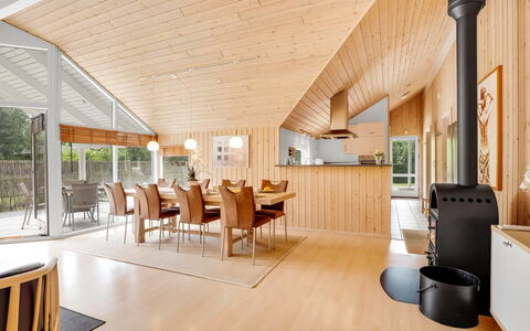 Gudlaug - 1Km from the Sea: Tetto, Casa, Casa, Villetta, Porta, Raccordo, Deck, Portico, Plank, Latifoglie