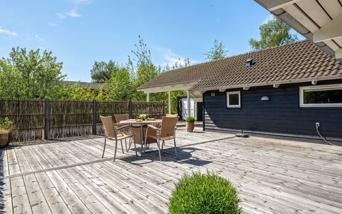 Gudlaug - 1Km from the Sea: Tetto, Casa, Casa, Villetta, Porta, Raccordo, Deck, Portico, Plank, Latifoglie