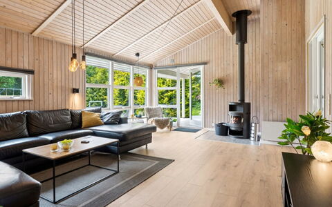 Jorinde - 1Km from the Sea: Interior Design, Pavimentazione, Pavimento In Legno, Legna, Pavimento, Divano, Mobilia, Soggiorno, Soffitto, Pavimento Laminato