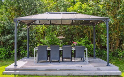 Jorinde - 1Km from the Sea: Gazebo, Shade, Giardino, Baldacchino, Groundcover, Padiglione, Struttura Esterna, Pergola, Mobili Da Esterno, Landscaping