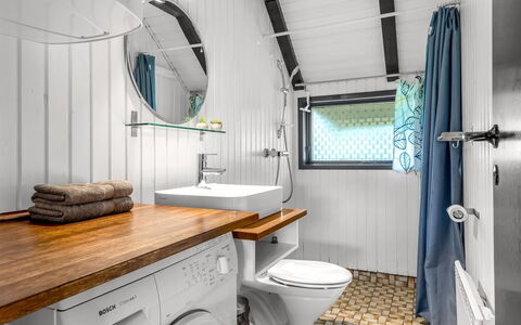 Gyrial - 2Km from the Sea: Idraulico Fixture, Interior Design, Bagno, Idraulico, Soffitto, Lavello, Rubinetto, Gabinetto, Lavandino Del Bagno, Specchio