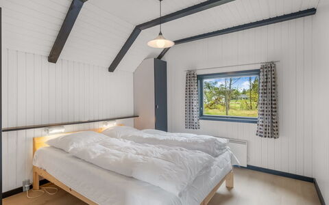 Gyrial - 2Km from the Sea: Legna, Soffitto, Camera Da Letto, Interior Design, Letto, Pavimento, Telaio Del Letto, Casa, Bedding, Lenzuolo