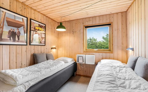 Tian - 400M to the Fjord: Cucina, Controsoffitto, Elettrodomestico Da Cucina, Pavimentazione, Cabinetry, Interior Design, Apparecchio Major, Pavimento, Casa, Mobilia