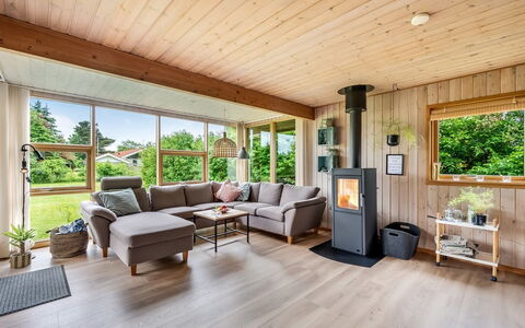 Tian - 400M to the Fjord: Mobilia, Interior Design, Pavimentazione, Pavimento, Soffitto, Camera, Sedia, Tavolo, Appartamento, Cucina & Sala Da Pranzo Tavolo
