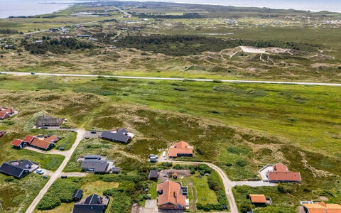 Elviira - 600M from the Sea: Erba, Pascolo, Paesaggio, Ecoregione, Plain, Comunita 'Impianto, Lotto, Mobili Da Esterno, Prateria, Shrubland