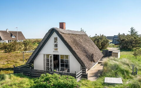 Arlina - 600M from the Sea: Mobilia, Interior Design, Pavimentazione, Pavimento, Soffitto, Camera, Sedia, Tavolo, Appartamento, Cucina & Sala Da Pranzo Tavolo