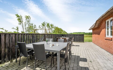 Birette - 1.2Km from the Sea: Mobilia, Interior Design, Pavimentazione, Pavimento, Soffitto, Camera, Sedia, Tavolo, Appartamento, Cucina & Sala Da Pranzo Tavolo