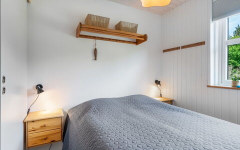 Karmen - 250M to the Fjord: Camera Da Letto, Letto, Legna, Interior Design, Pavimentazione, Bedding, Lenzuolo, Soffitto, Pavimento, Biancheria