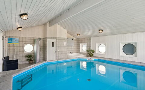 Hermund - 100M from the Sea: Soffitto, Pavimento, Design, Hotel, Ricorrere, Illuminazione Diurna, Piscina