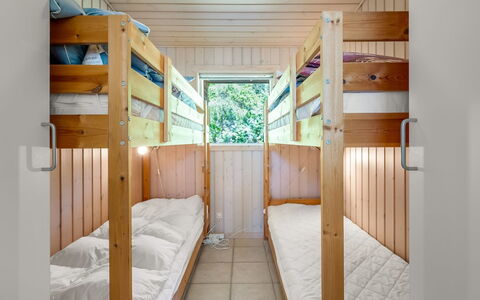 Dagny - 100M from the Sea: Legna, Letto A Castello, Interior Design, Pavimentazione, Pavimento, Camera Da Letto, Dormitorio, Letto, Color Legno, Latifoglie