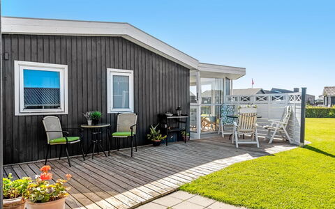 Reima - 50M from the Sea: Legna, Casa, Portico, Deck, Latifoglie, Tetto, Color Legno, Pavimento In Legno, Eco Hotel