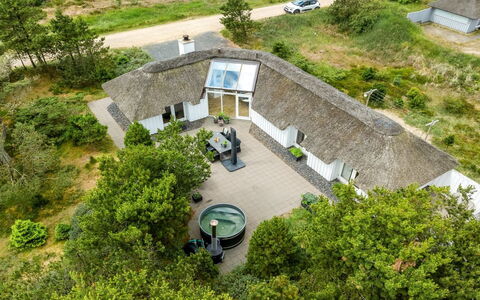 Pihla - 1.1Km from the Sea: Blu, Arbusto, Villetta, Groundcover, Giardino, Estate, Shade, Landscaping, Agriturismo, Eco Hotel