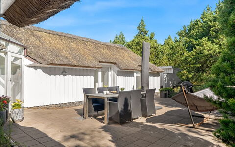 Pihla - 1.1Km from the Sea: Blu, Arbusto, Villetta, Groundcover, Giardino, Estate, Shade, Landscaping, Agriturismo, Eco Hotel