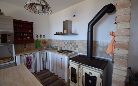 Villa Roccella Ionica, Sea View, a c: Cabinetry, Proprietà, Controsoffitto, Elettrodomestico Da Cucina, Legna, Cucina, Illuminazione, Cucina Stufa, Interior Design, Pavimentazione