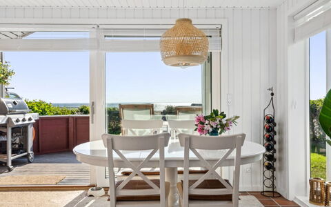 Anselmi - 25M from the Sea: Mobilia, Interior Design, Sedia, Pavimentazione, Pavimento, Tavolo, Legna, Soffitto, Cucina & Sala Da Pranzo Tavolo, Sala Da Pranzo