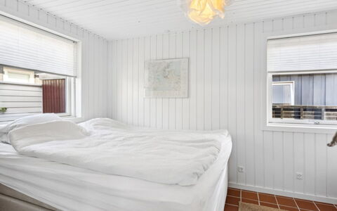 Anselmi - 25M from the Sea: Legna, Pavimentazione, Pavimento, Soffitto, Interior Design, Camera Da Letto, Letto, Camera, Bedding, Lenzuolo