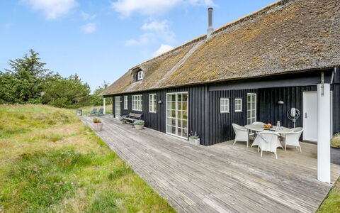 Helmi - 1.5Km from the Sea: Tetto, Casa, Casa, Villetta, Porta, Raccordo, Deck, Portico, Plank, Latifoglie