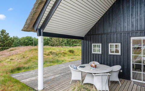 Helmi - 1.5Km from the Sea: Tetto, Casa, Casa, Villetta, Porta, Raccordo, Deck, Portico, Plank, Latifoglie