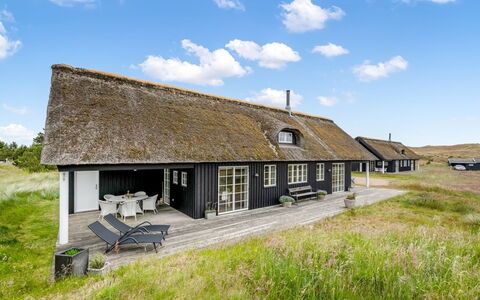 Helmi - 1.5Km from the Sea: Tetto, Casa, Casa, Villetta, Porta, Raccordo, Deck, Portico, Plank, Latifoglie