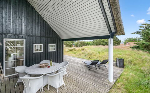 Helmi - 1.5Km from the Sea: Tetto, Casa, Casa, Villetta, Porta, Raccordo, Deck, Portico, Plank, Latifoglie