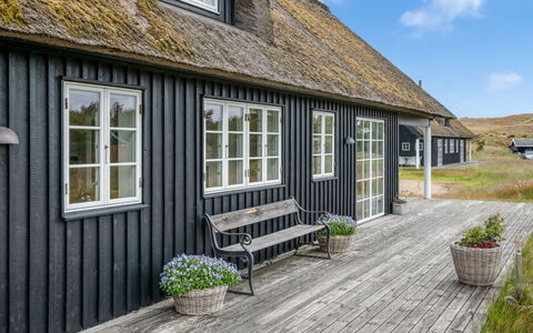 Helmi - 1.5Km from the Sea: Tetto, Casa, Casa, Villetta, Porta, Raccordo, Deck, Portico, Plank, Latifoglie