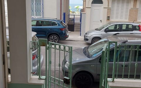 Suite Oltremare: Auto, Ruota, Veicolo, Finestra, Costruzione, Veicolo A Motore, Automotive Design
