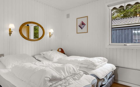 Fiallar - 3.2Km from the Sea: Camera Da Letto, Letto, Bedding, Soffitto, Lenzuolo, Telaio Del Letto, Latifoglie, Biancheria, Design, Lampada