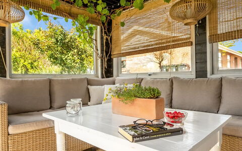 Cillvur - 8Km from the Sea: Mobilia, Interior Design, Pavimentazione, Pavimento, Soffitto, Camera, Sedia, Tavolo, Appartamento, Cucina & Sala Da Pranzo Tavolo