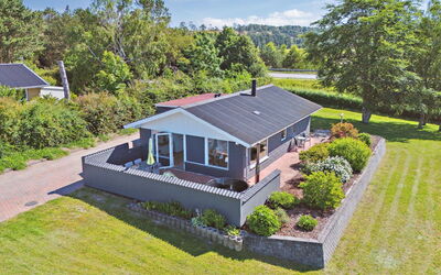 Hubert - 500M from the Sea