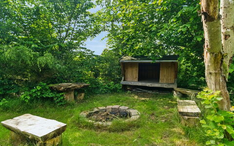 Lovisa - 7Km from the Sea: Legna, Comunita 'Impianto, Area Rurale, Groundcover, Giardino, Materiali Naturali, Backyard, Giungla, Capannone, Woodland