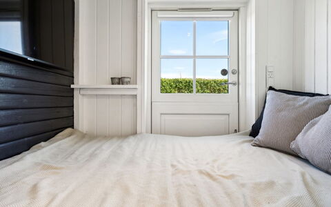 Kim - 250M from the Sea: Legna, Camera Da Letto, Pavimento, Pavimentazione, Interior Design, Letto, Lenzuolo, Biancheria, Bedding, Camera