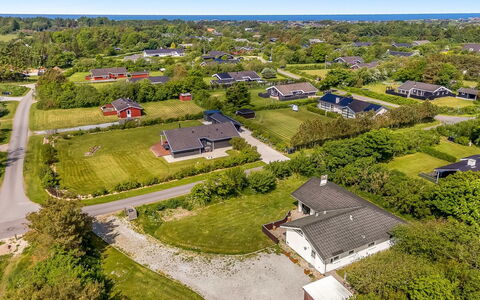 Ljuba - 1.3Km from the Sea: Zona Residenziale, Visione Globale, Paesaggio, Sobborgo, Lotto, Tetto, Casa, Insediamento Umano, Fotografia Aerea, Estate