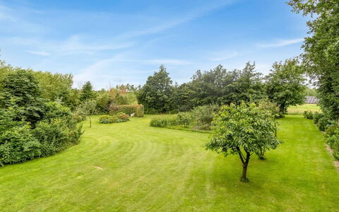 Saran - 30Km from the Sea: Blu, Arbusto, Villetta, Groundcover, Giardino, Estate, Shade, Landscaping, Agriturismo, Eco Hotel
