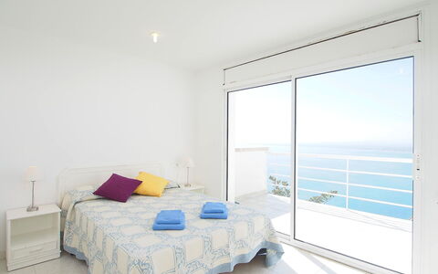 Prudenci: Camera Da Letto, Camera, Mobilia, Proprietà, Letto, Lenzuolo, Telaio Del Letto, Interior Design, Pavimento, Bedding