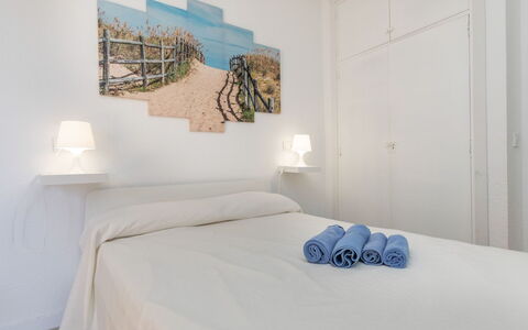 Palacio del Mar: Proprietà, Comfort, Tessile, Illuminazione, Legna, Interior Design, Telaio Del Letto, Pavimento, Letto, Immobiliare