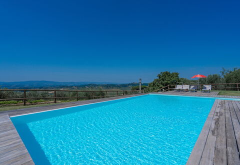 Le Fonti Apartments With Ac Near Siena: Acqua, Cielo, Proprietà, Pianta, Piscina, Azzurro, Rettangolo, Costruzione, Corpo D'Acqua, Albero