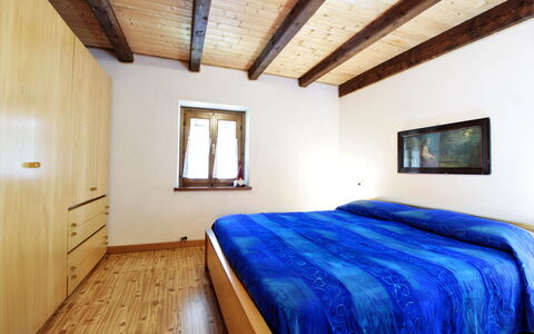 Baita a Pieve Tesino Mountain And Lake: Mobilia, Finestra, Costruzione, Comfort, Legna, Letto, Casa, Interior Design, Pavimento