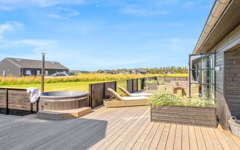 Inola - 1Km from the Sea: Casa, Casa, Zona Residenziale, Villetta, Raccordo, Estate, Driveway, Cortile